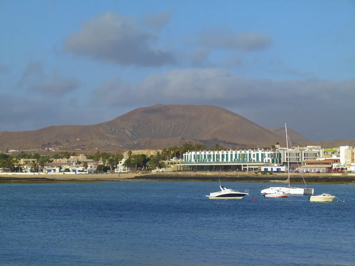 Corralejo and the Bayuyo volcano seen from the sea